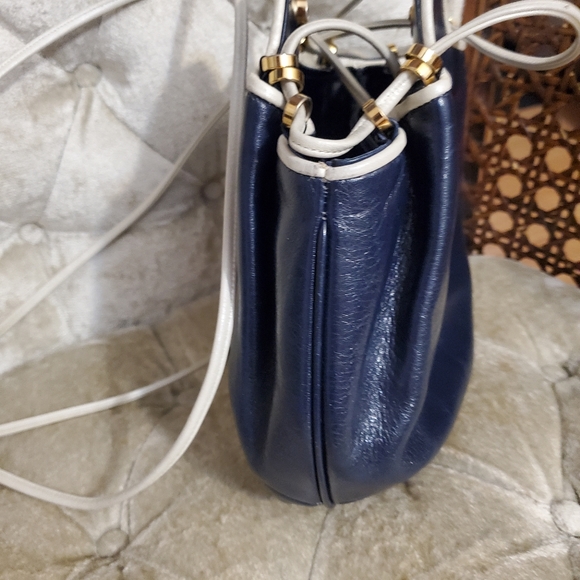 Kitamura bucket style draw sling bag - Picture 3 of 8